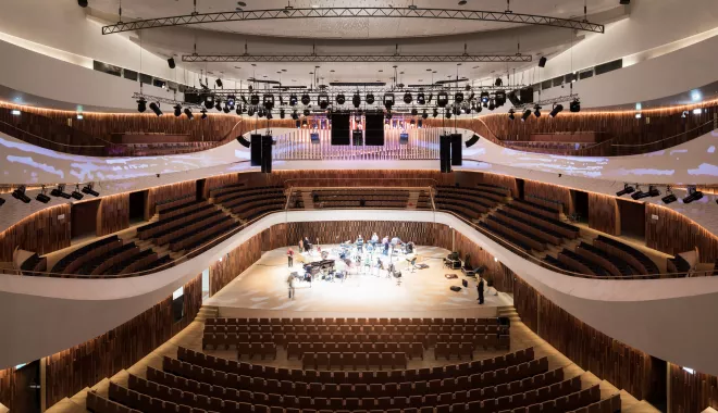 Die Zaryadye Concert Hall – inspirierende Architektur mit HIMACS in Moskau